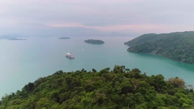 nicko Cruises: Hochsee-Kreuzfahrten